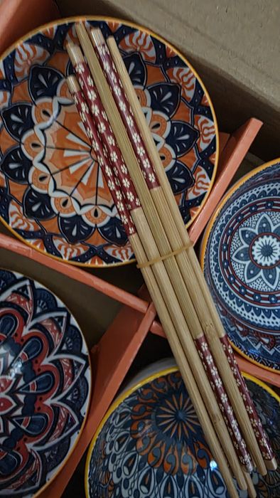 Komplet ceramicznych miseczek w opakowaniu