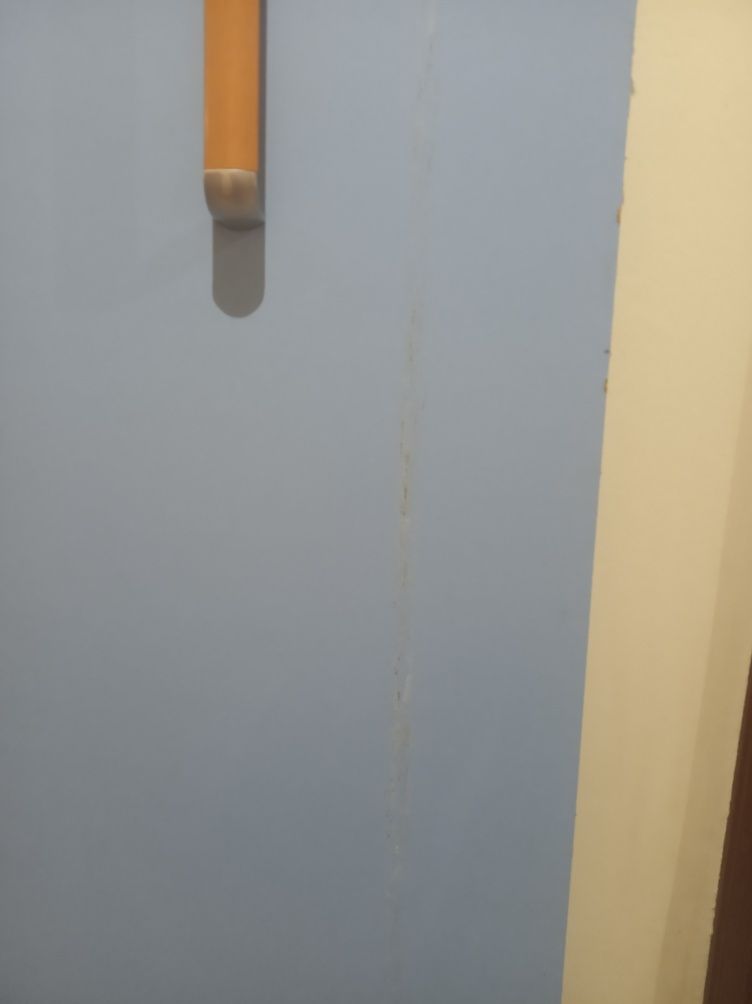 Cama de solteiro que fica em cama de casal