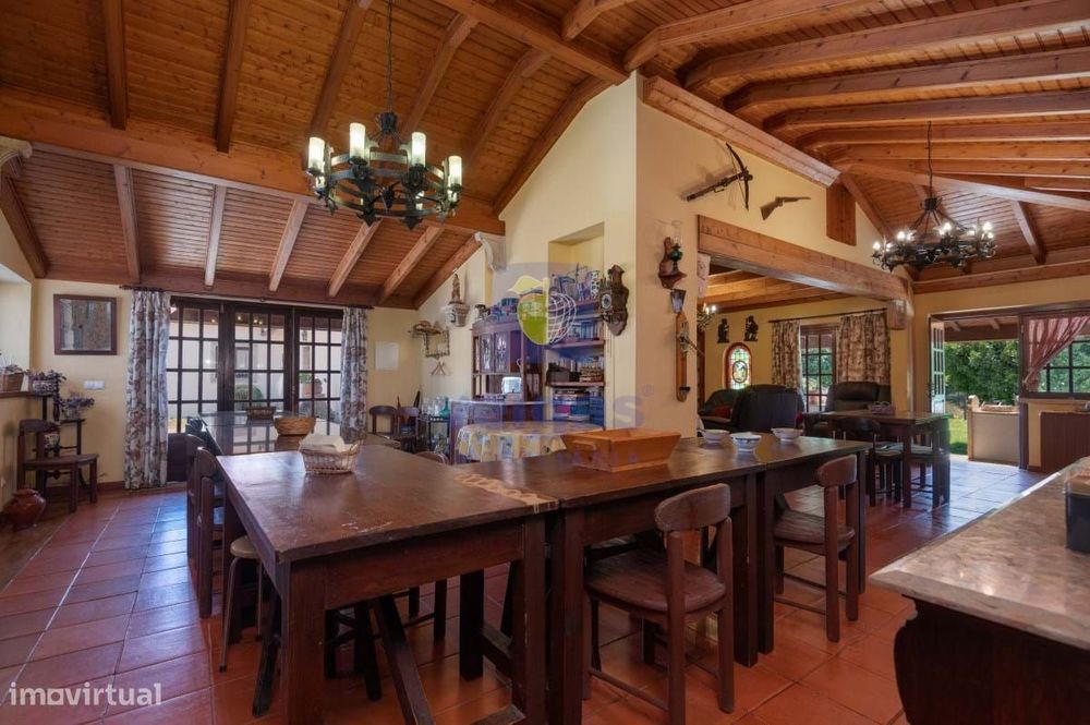 Quinta em Turquel com terreno de 13.000m2