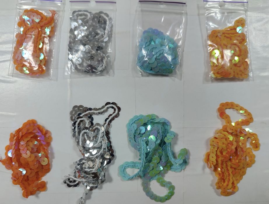 Пайетки на нити .