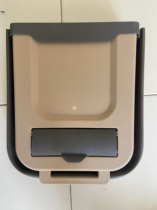 Mini caixote de lixo para pendurar.