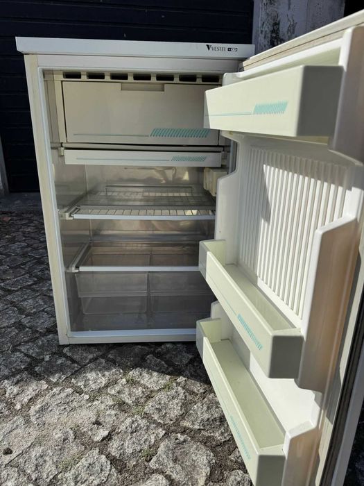 Mini Frigorífico com Congelador