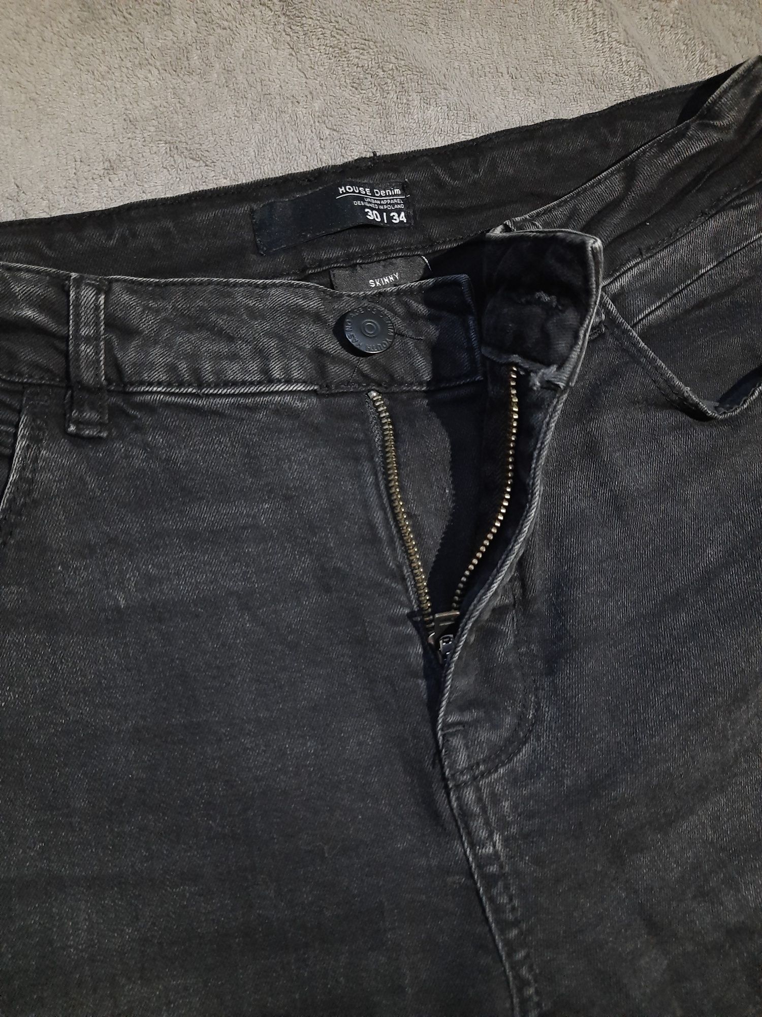 Czarne spodnie jeansowe męskie z dziurami skinny House