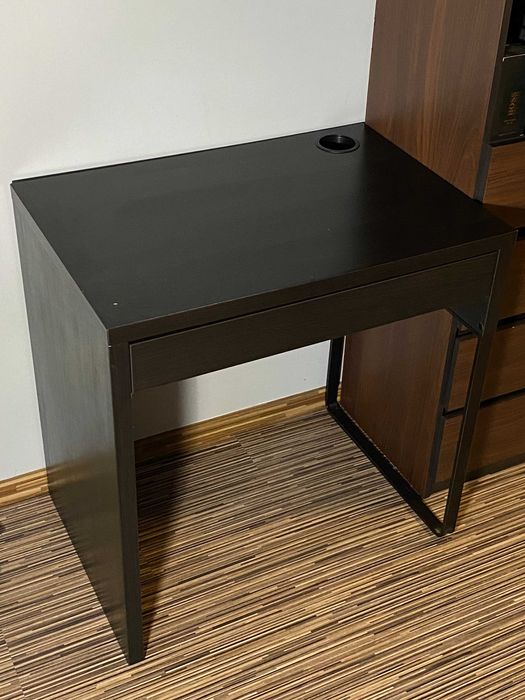 Biurko IKEA Micke / 73 x 50 cm / ciemne drewno