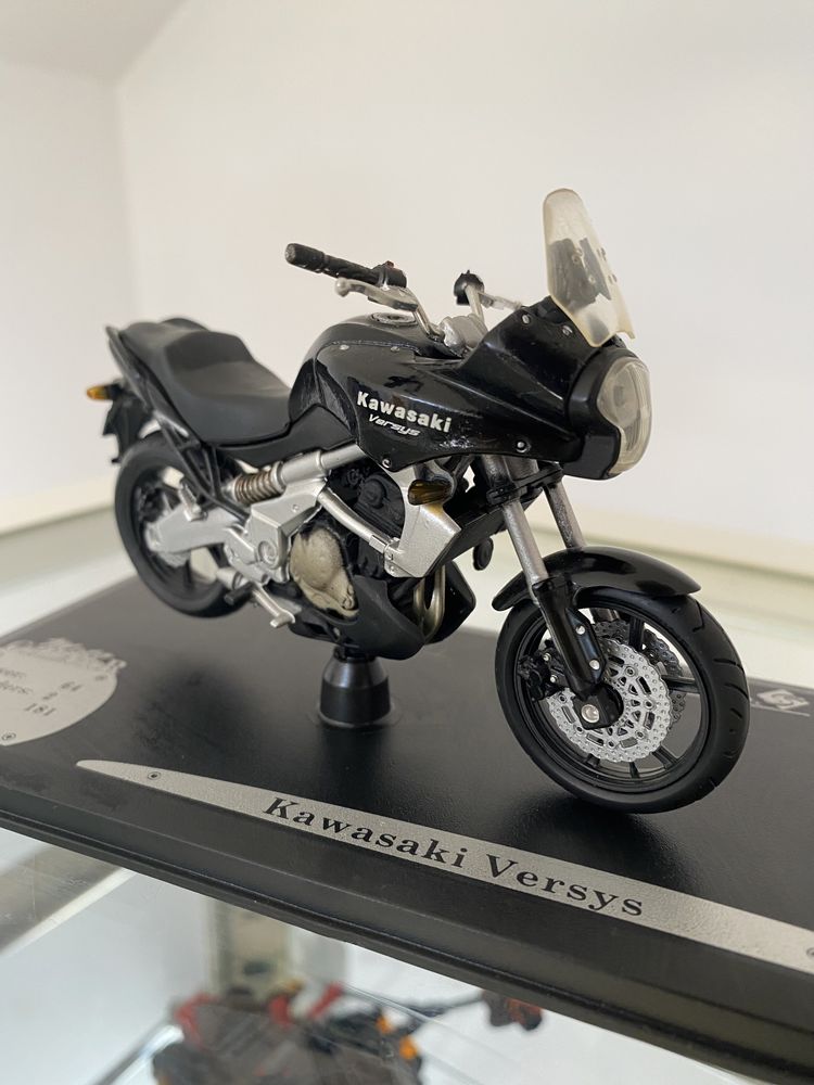 Kawasaki Versys 650 (1/18) - Solido