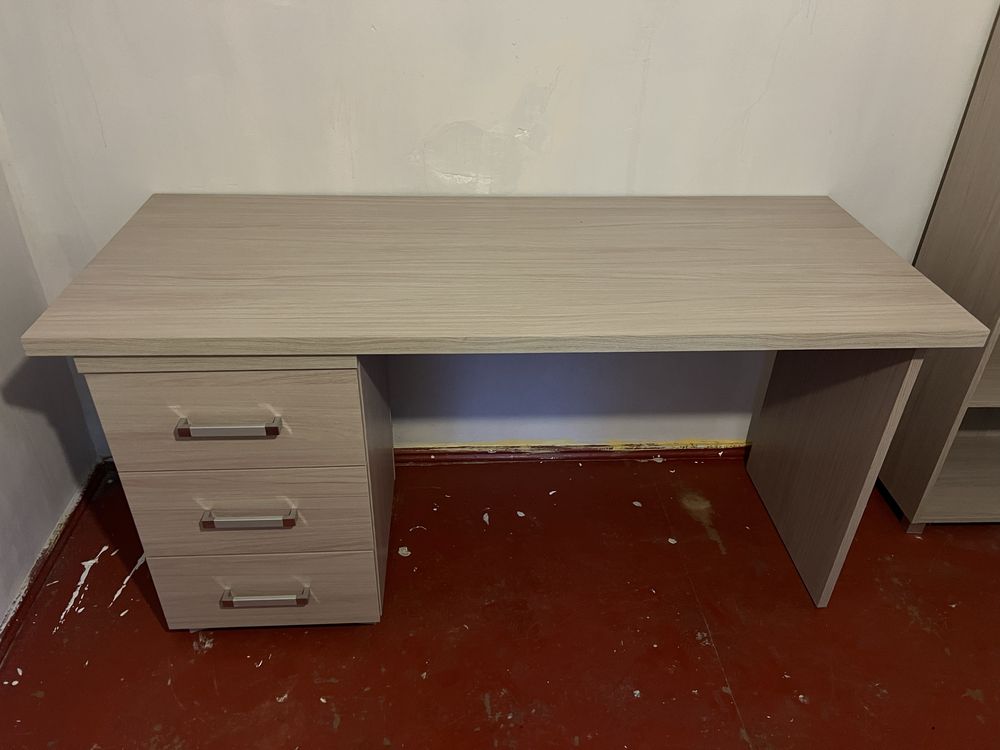 Meble biurowe biurko szafka półka na domumety