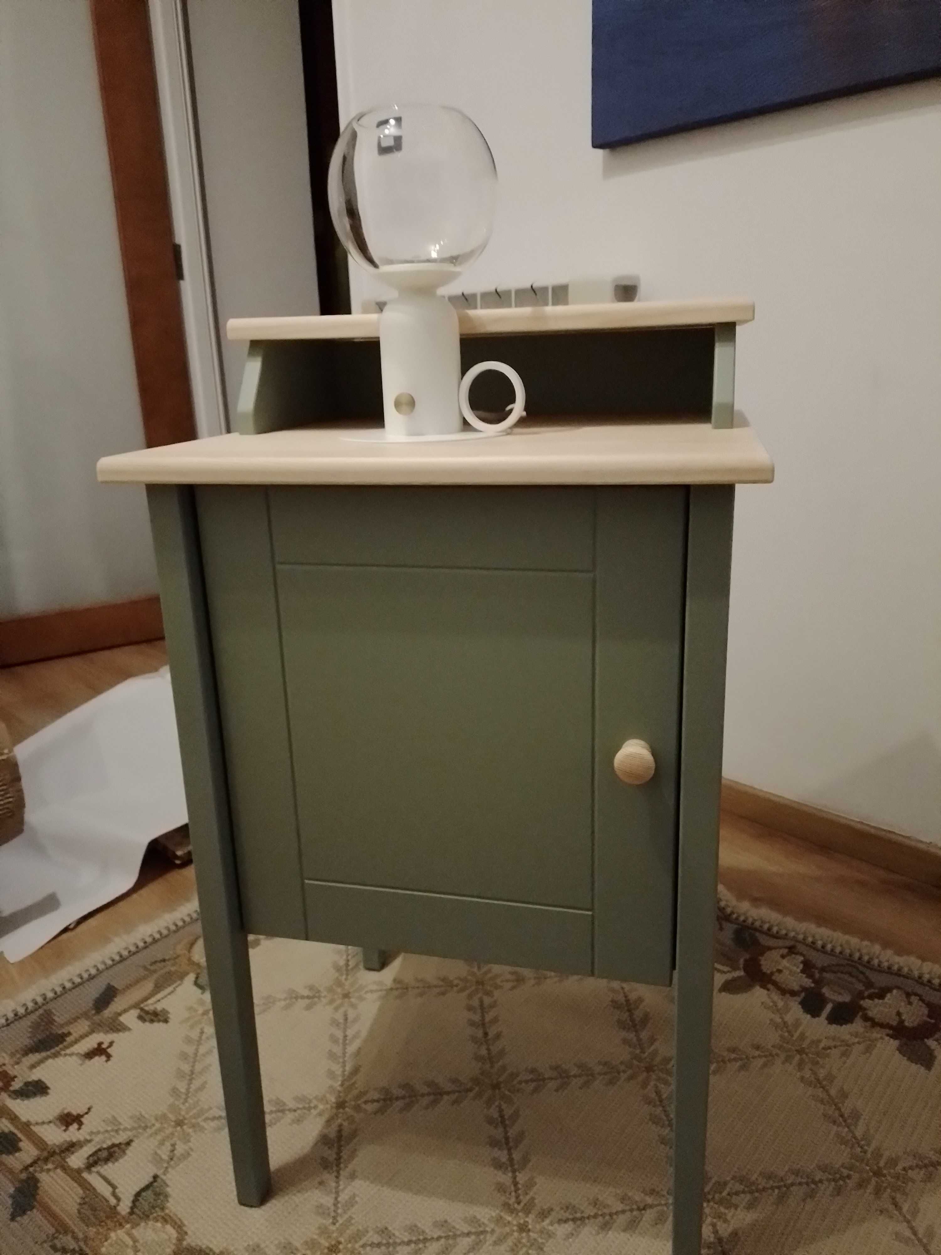 Mesa de Cabeceira Verde