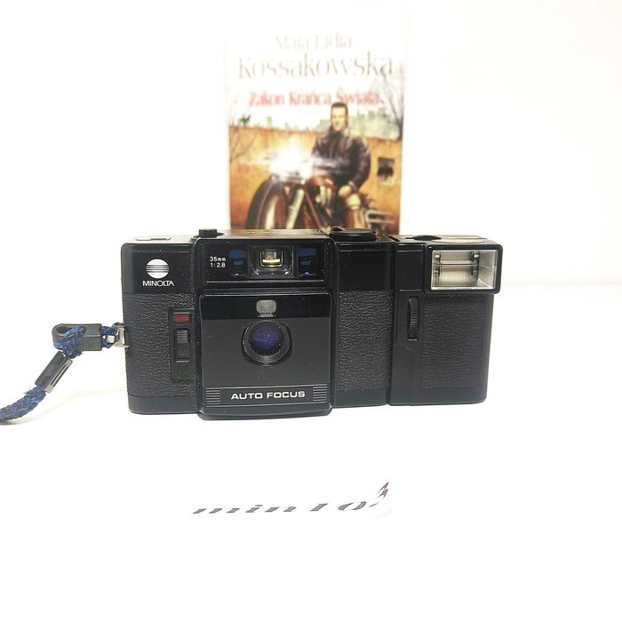 Wyjątkowy kompakt analogowy MINOLTA AF-C z lampą błyskową EF-C