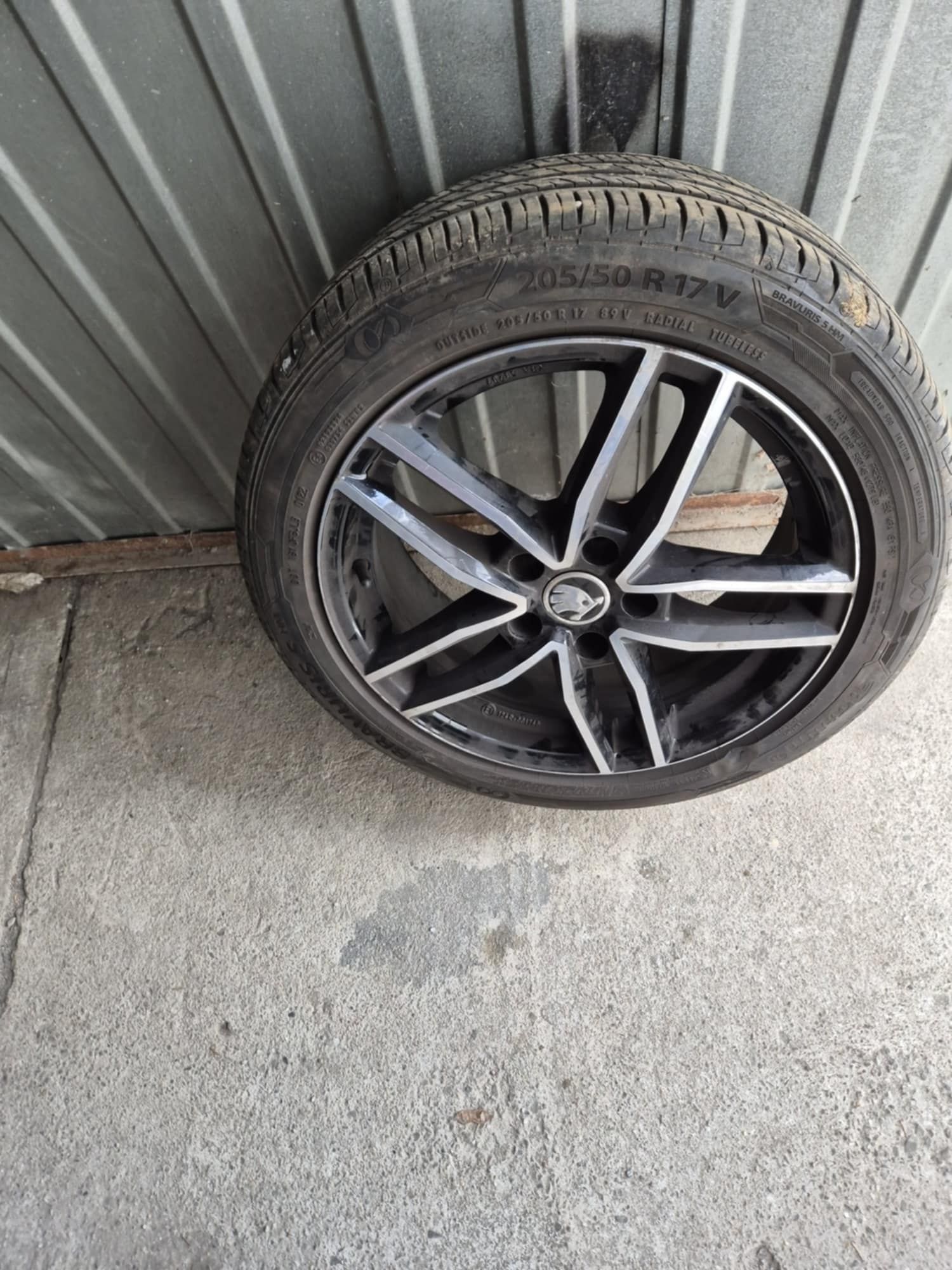 Opony z aluminiowymi felgami