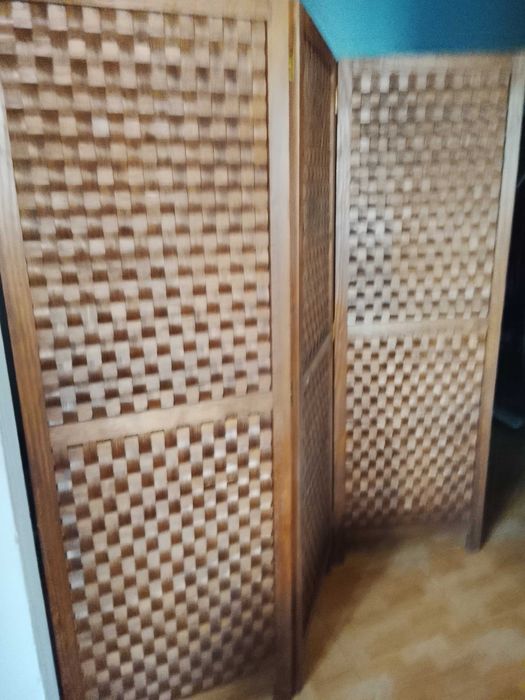 Biombo em verga de 3 portas.