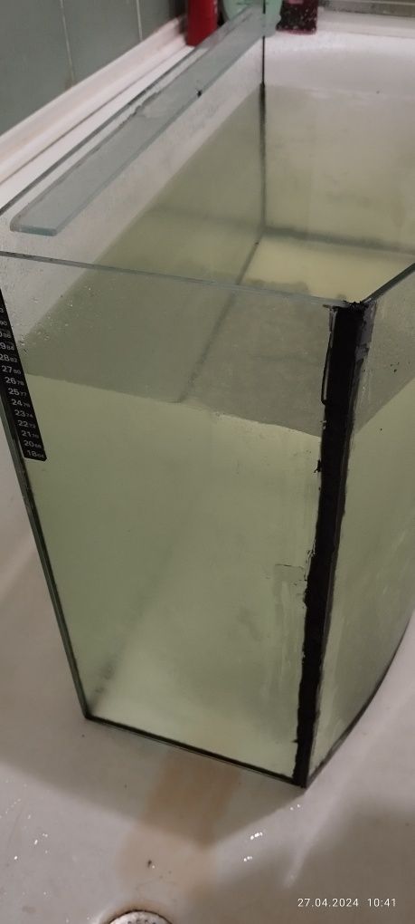Продам аквариум 75л и 69 л целый, с грунтом,поищу фильтр