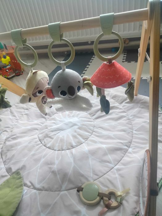 Mata edukacyjna Tiny love z drewnianym stojakiem , Boho, kompletna