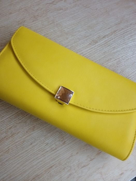 Сумка чорна, клатч жовтий.
