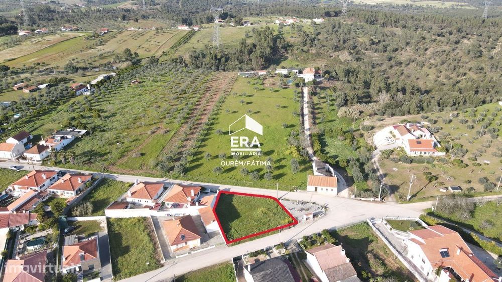 Lote localizado perto de Torres Novas