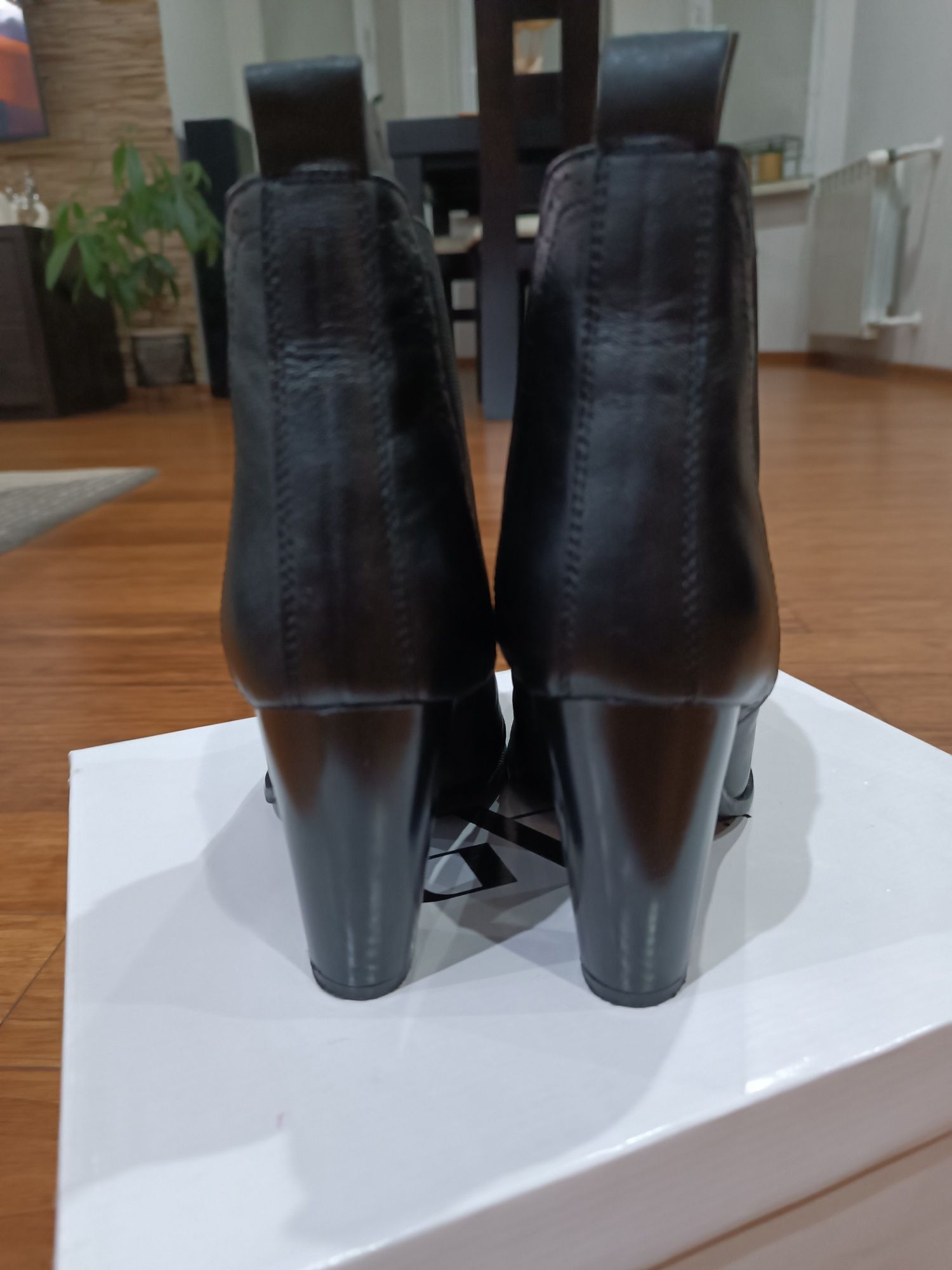 Czarne botki r.37-Answear Lab