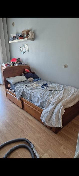 Cama solteiro  em pinho mel