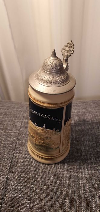 Stare kufle i dzbanki z cynowym deklem
