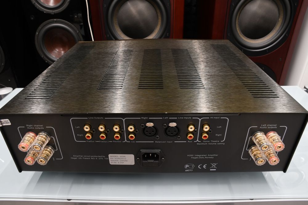 Zadbany wzmacniacz stereo Hegel H200 z XLR pilot 25Kg 2x200W 8 Ohm
