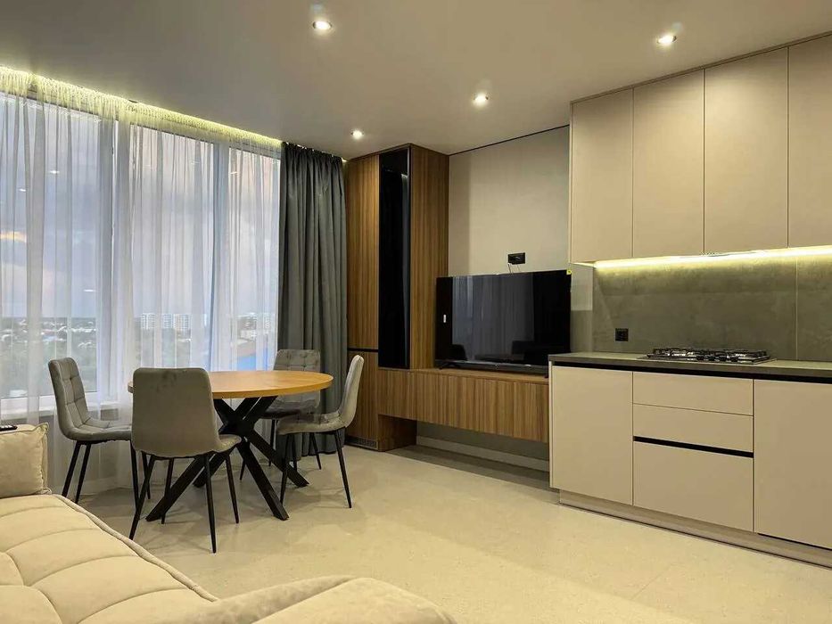 Шикарна двійка з кухнею-студією поблизу центру