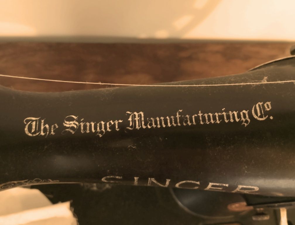 Máquina de costura singer antiga