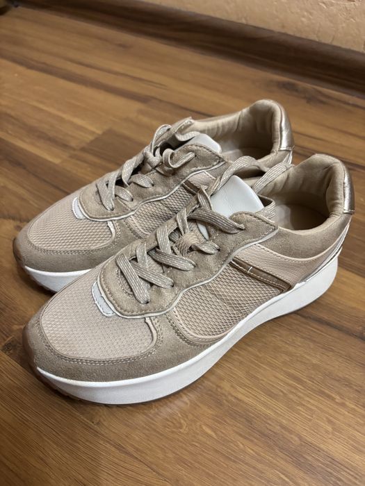 Продам кросовки Zara