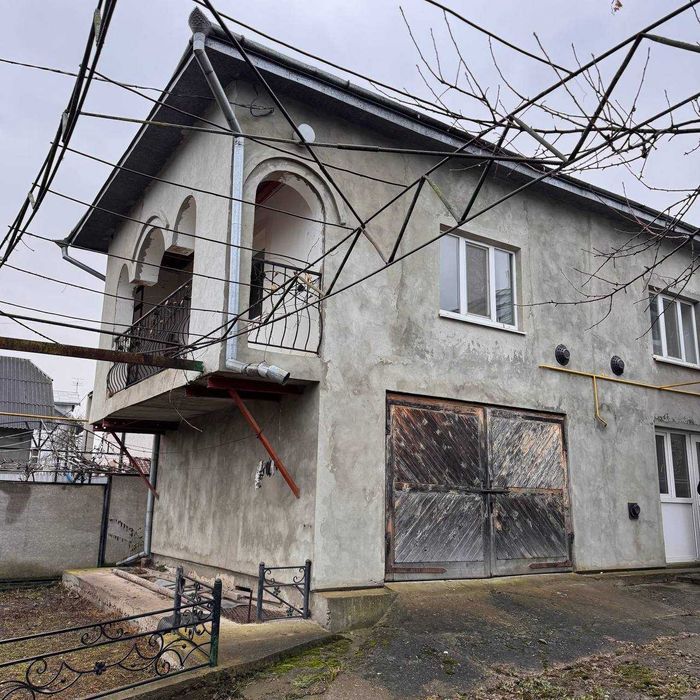 Продаж 2-х будинків за ціною одного в с.Нижнів ,Івано-Франківська обл.