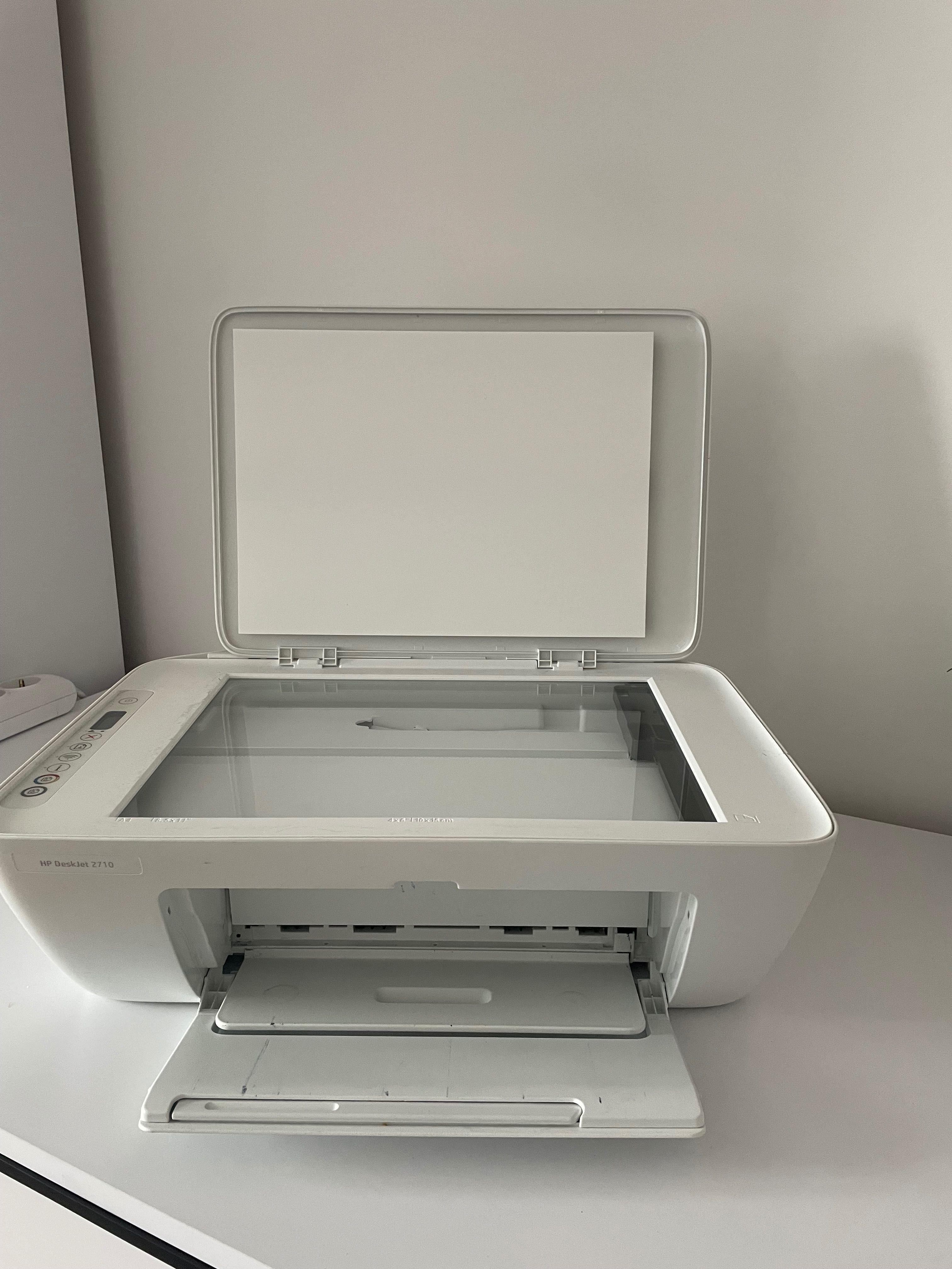 Принтер HP DeskJet 2700