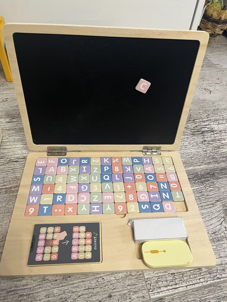 Zestaw drewnuanych zabawek playland einchorn puzzle laptop