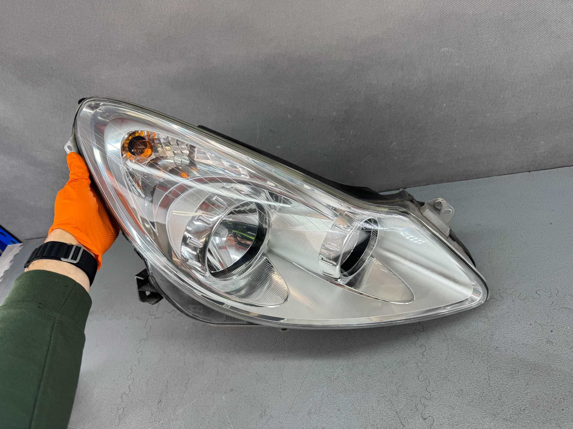 Opel Corsa D Lampa Przód Przednia Zwykła Prawa Kompletna Europa IGŁA