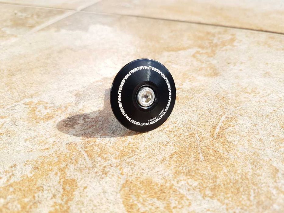 NOWY kapsel COMMENCAL, top cap mostka