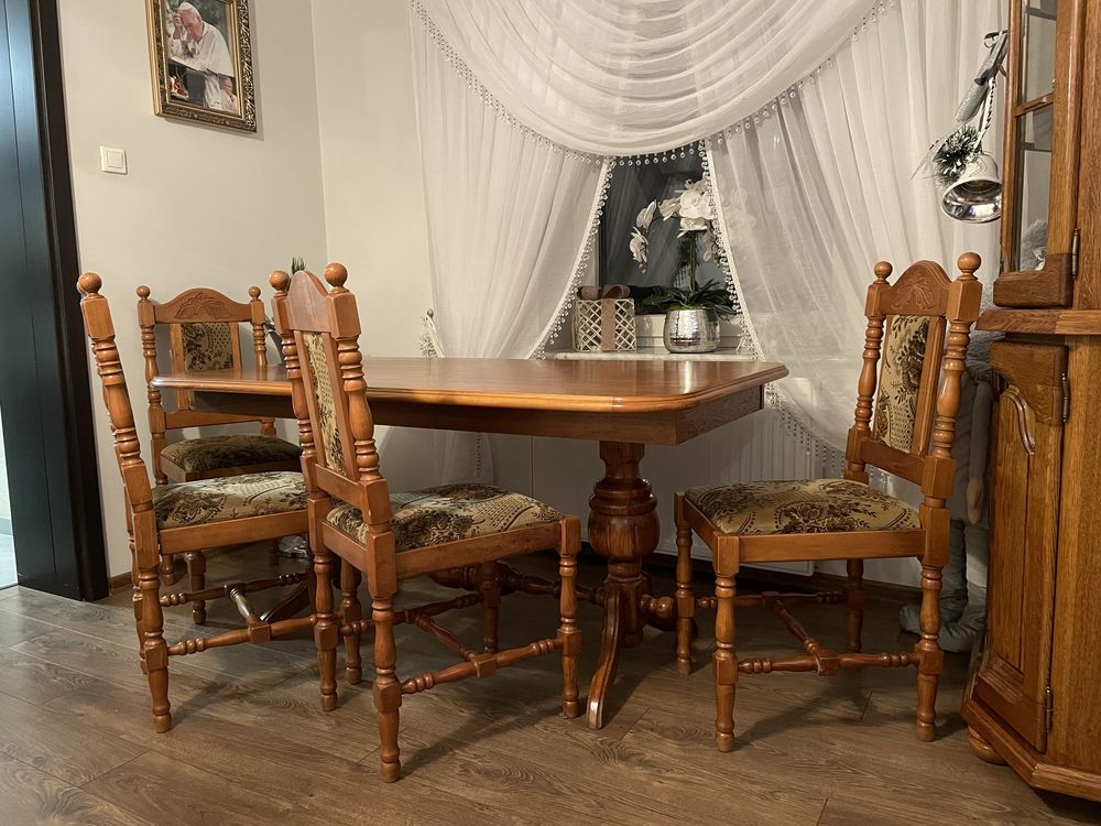 Stół debowy z krzesłami