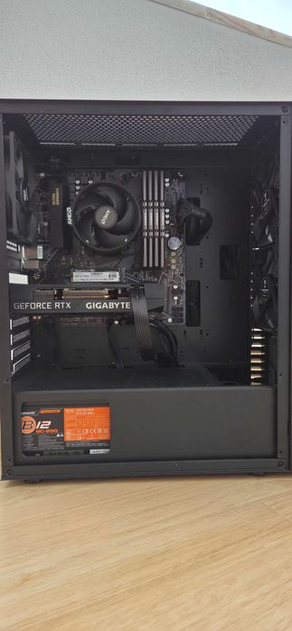 Desktop com oferta de headset