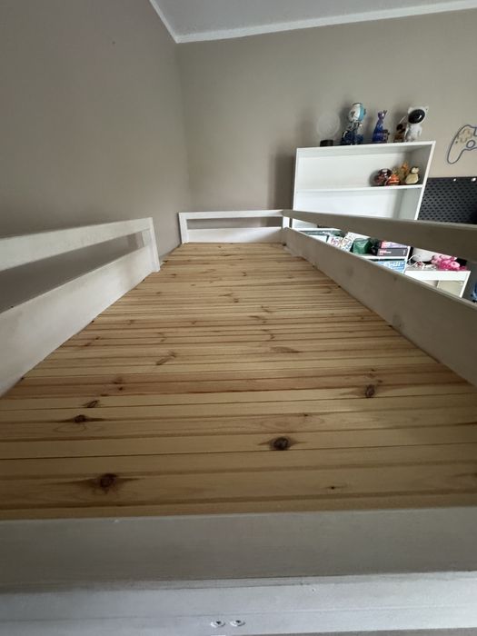 Łóżko piętrowe z regałem zarezerwowane