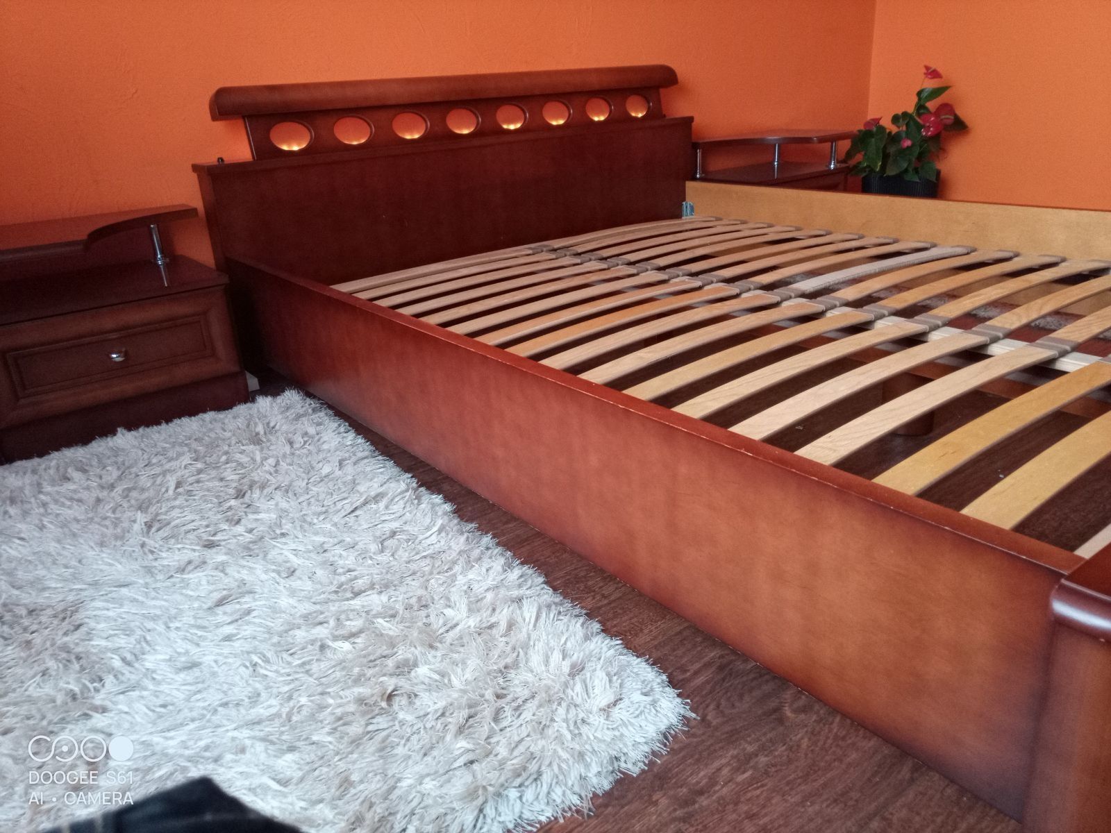 Łóżko i kastliczki z litego drewna