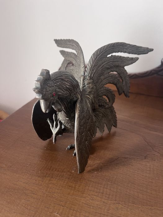 Galo de estanho decorativo