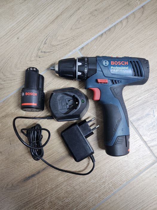 Niebieska wiertarko-wkrętarka Bosch GSB 1080-2-Li + 2 akumulatory