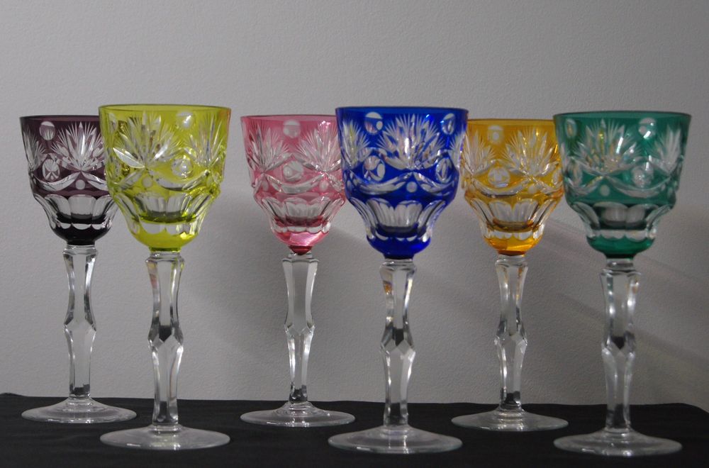 Zestaw sześciu kryształowych kieliszków do wina