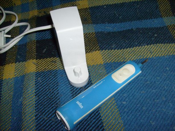 Зубная щётка электическая Braun Oral b