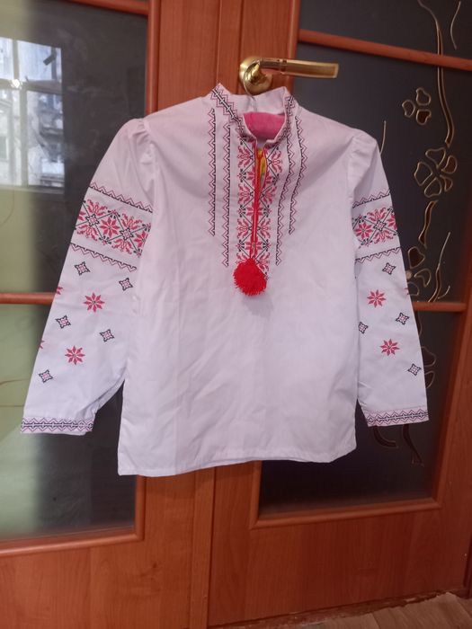 Вишиванка дві нові, розмір 32 та 38