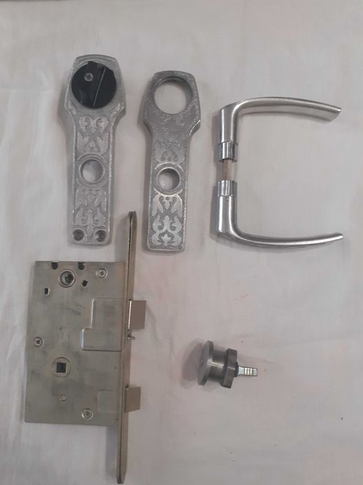 Продам,НОВЫЙ врезной замок