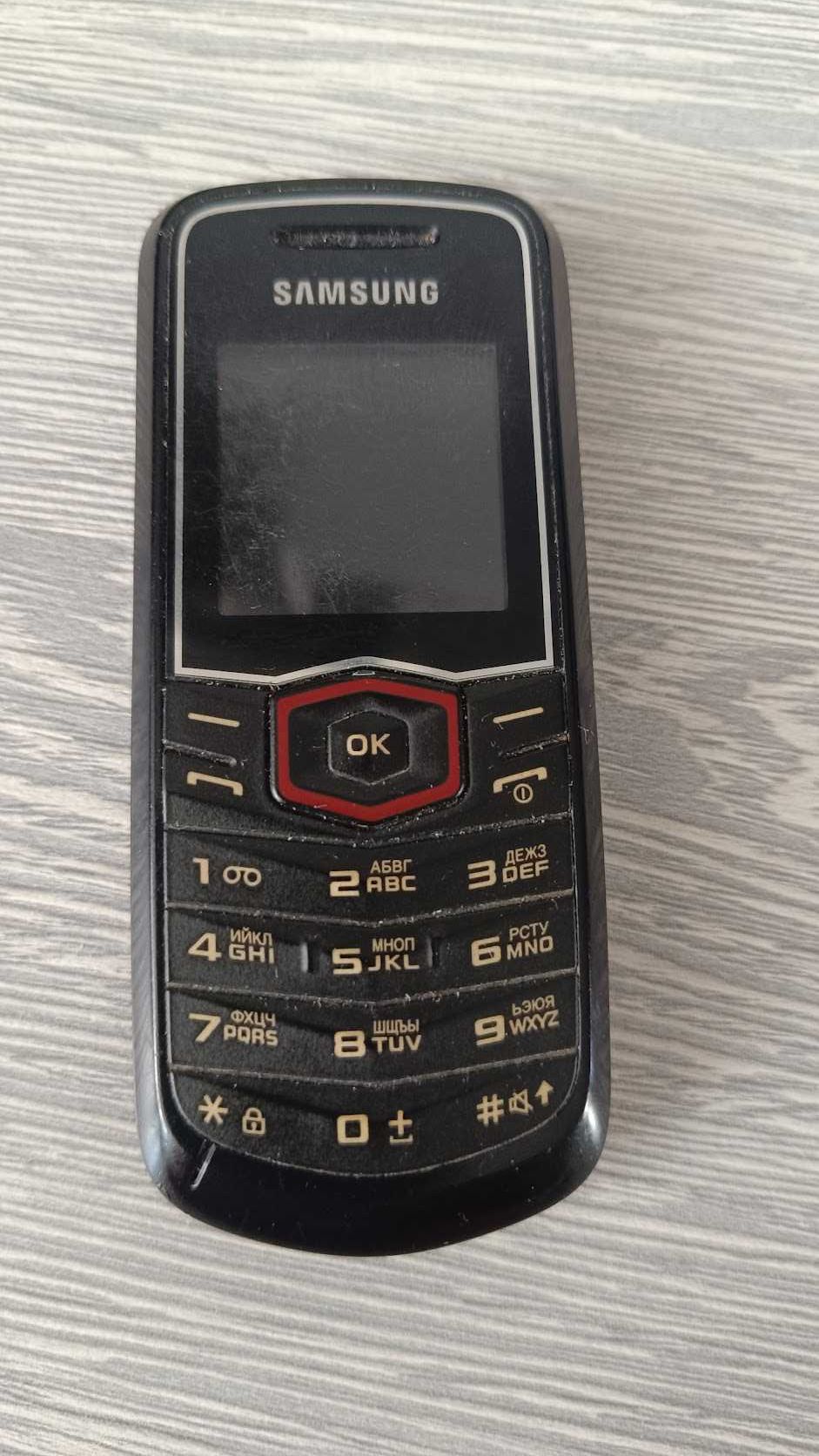 Продаю мобильный телефон  Samsung GT-E1081T