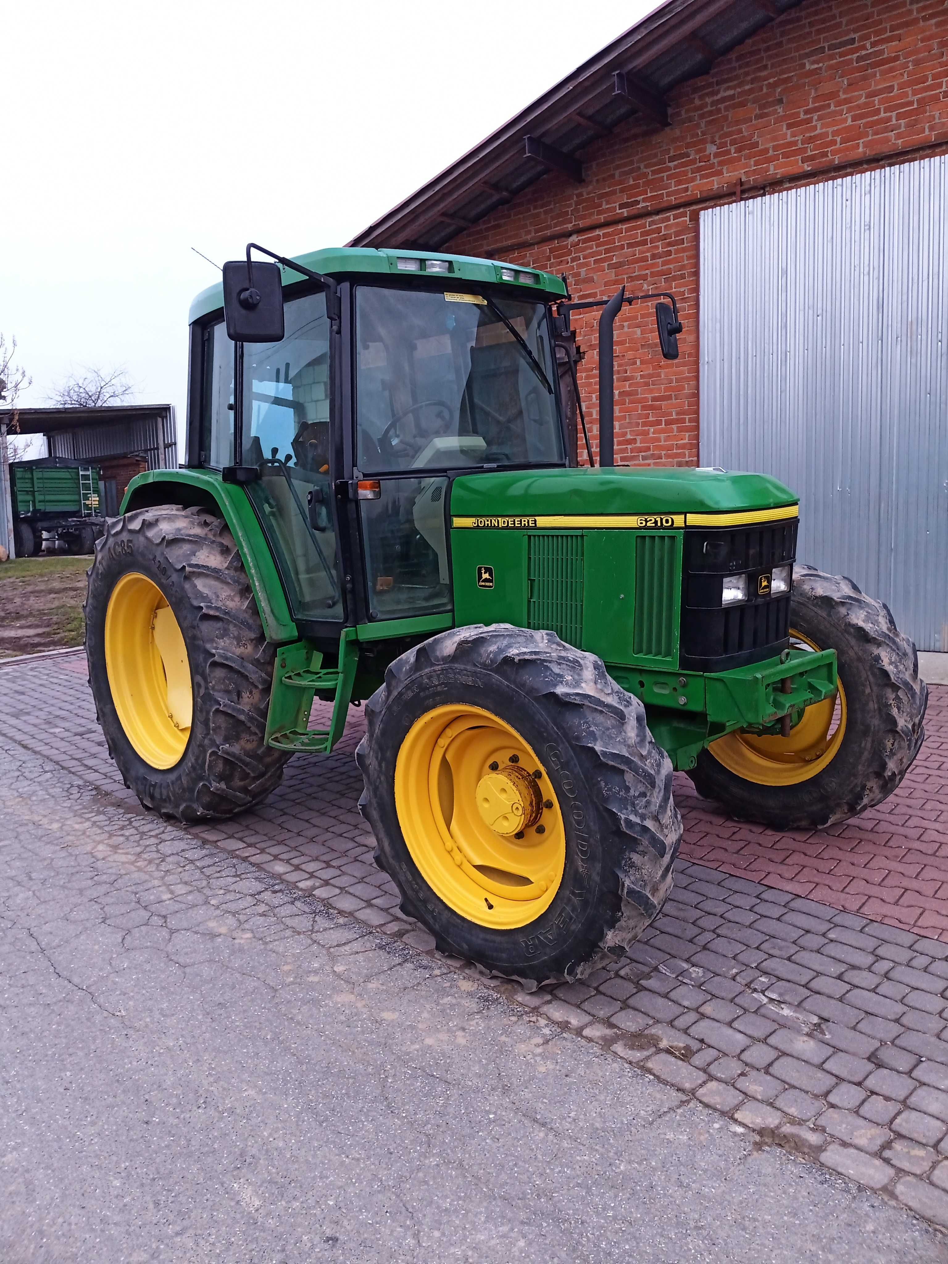 Ciągnik rolniczy John Deere 6210
