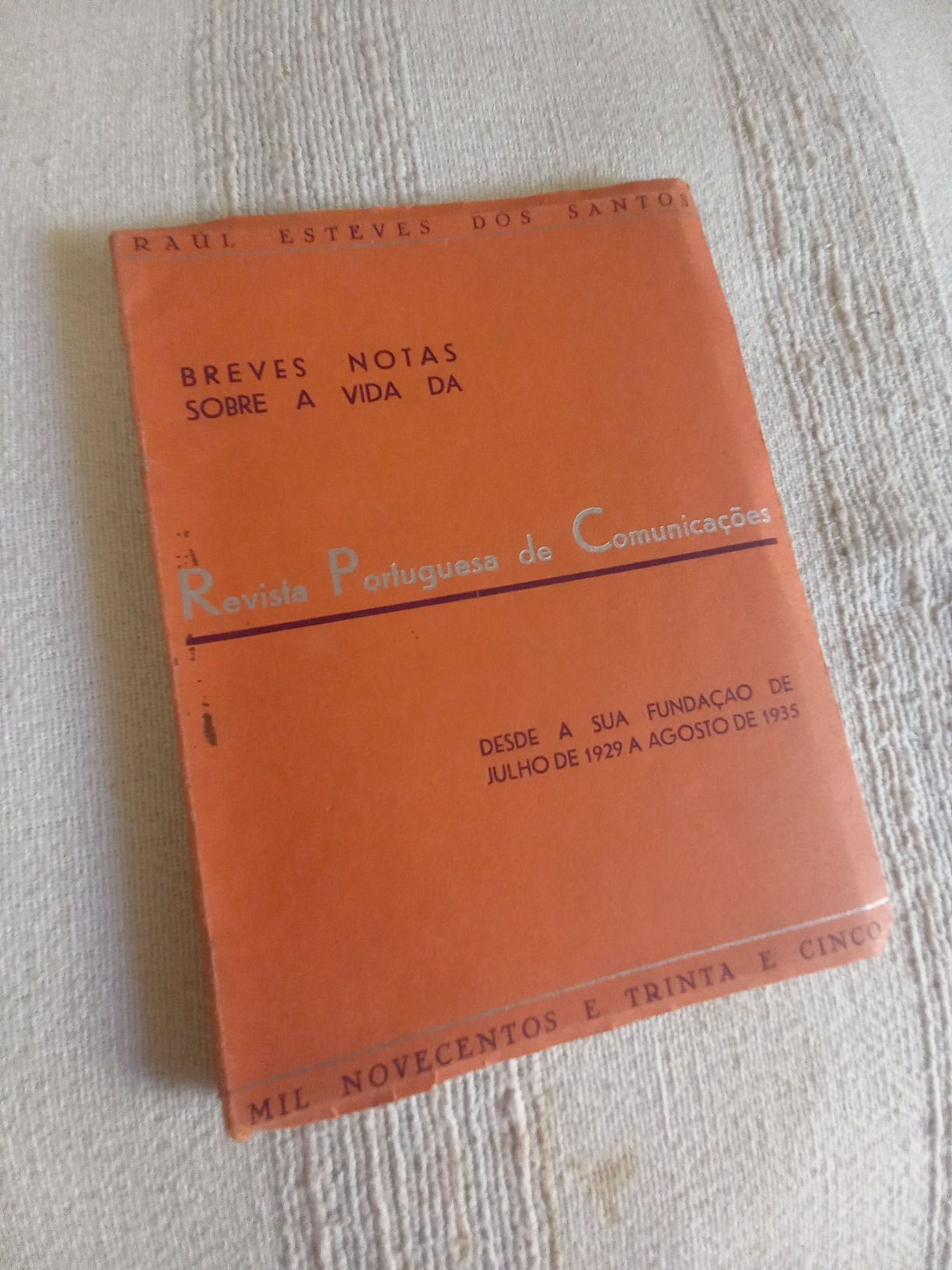 Livro dos anos 30 sobre a Revista Portuguesa de Comunicações