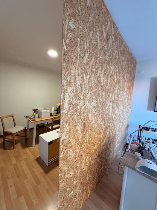 2 painéis OSB com estrutura de madeira, ótimo estado!