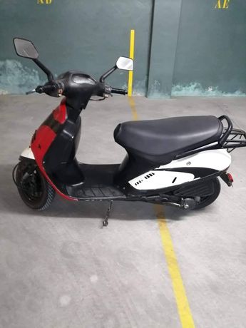Estou a vender uma scooter 50cc e não é negociável