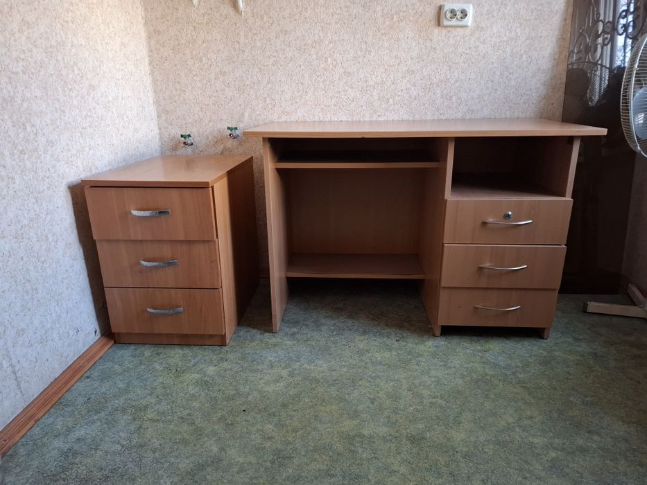Продам набір стіл офісний та тумба
