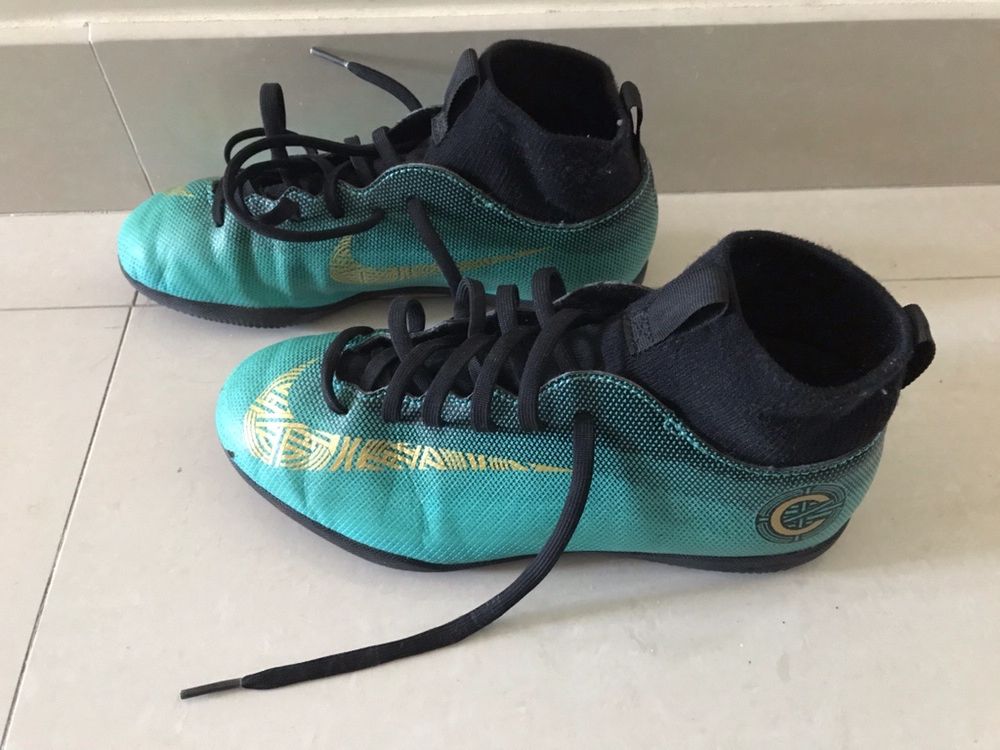 Tenis Nike Mercurial verdes em bota