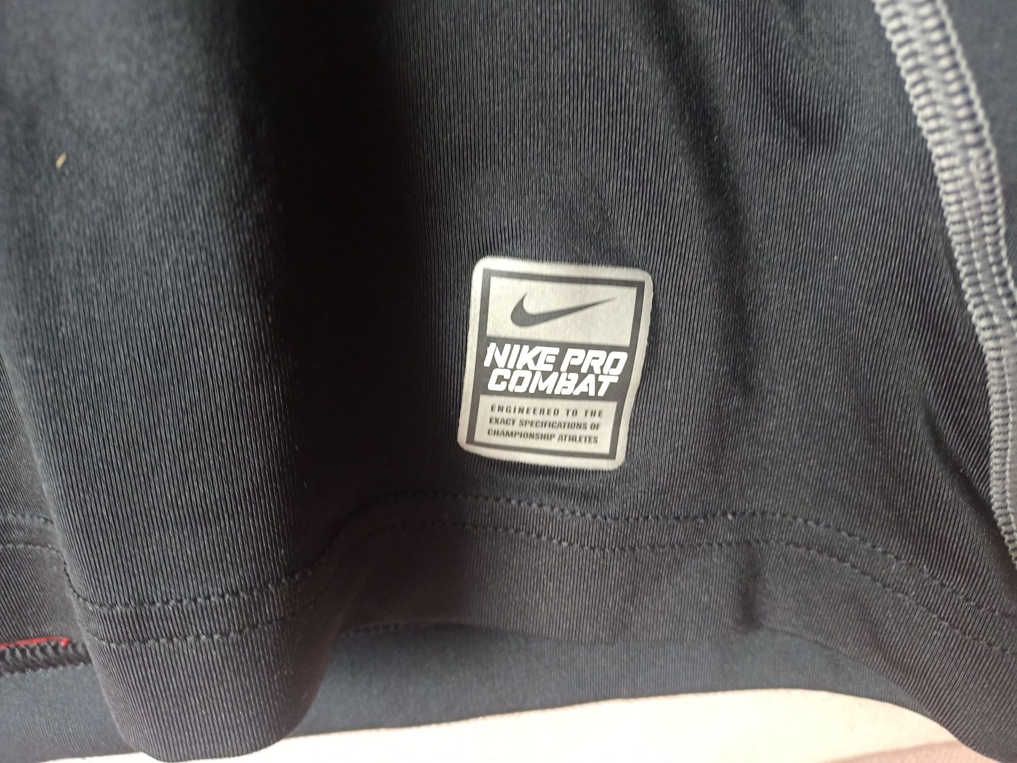 Koszulka z długimi rękawami - termiczna NIKE Pro Combat - Rozmiar M