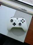 Sprzedam Xbox one + dwie gry i pada