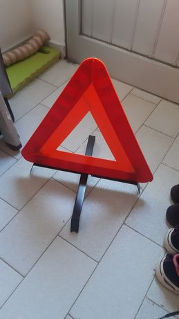 Triângulo de sinalização automóvel